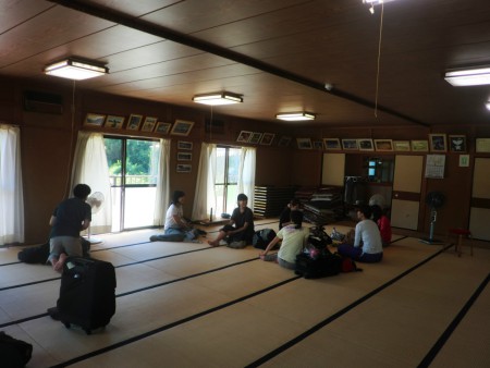 着いたところ。みんなくつろいでいる。